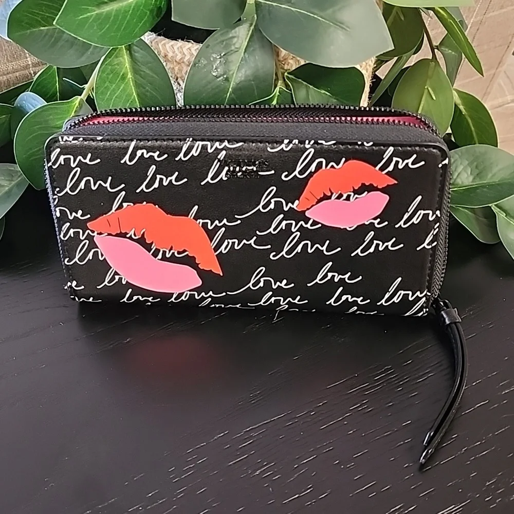 VICTORIA'S SECRET Love Kisses Zip Around Long Wallet Wristlet Lips Vegan Leather - Picture 10 of 13